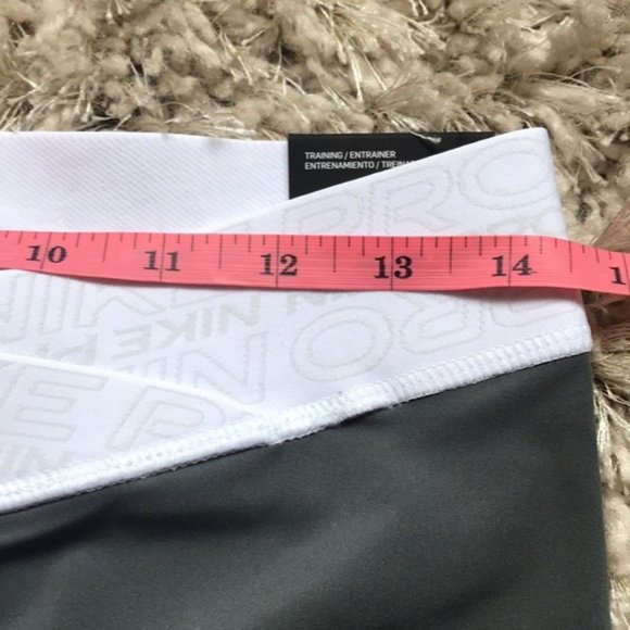 Nike Women’s Pro Shorts - New - Picture 6 of 7